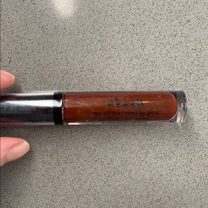 Stila vinyl lip gloss color Merlot
